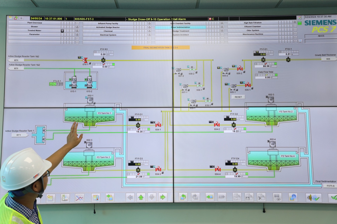 Trong quá trình vận hành, chỉ cần một lỗi rất nhỏ ở thiết bị, công đoạn nào trong nhà máy, tất cả đều được hiện thị trên màn hình và các kỹ sư sẽ xử lý ngay trên hệ thống.