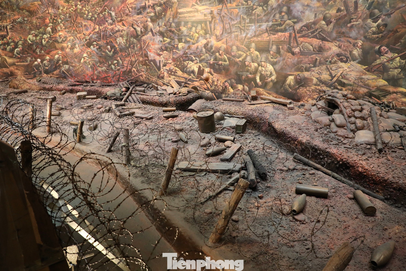 Chiến trường được các hoạ sĩ tái hiện sinh động và chân thật.
