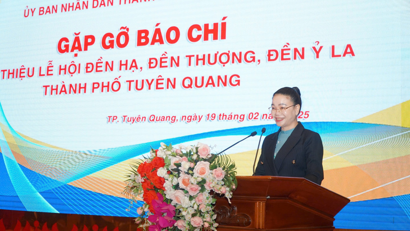 Bà Vũ Quỳnh Loan - Phó Chủ tịch UBND thành phố Tuyên Quang - thông tin về lễ hội. Bà Vũ Quỳnh Loan - Phó Chủ tịch UBND thành phố Tuyên Quang - thông tin về lễ hội.