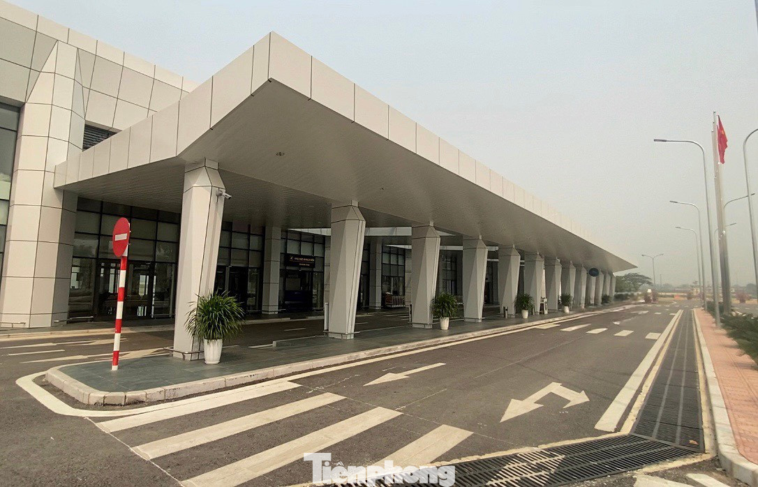 Từ một sân bay dã chiến của quân đội Pháp, ngày nay, sân bay Điện Biên đã trở thành một cảng hàng không hiện đại của miền Bắc. Sân bay Điện Biên được coi là cột mốc quan trọng trong ngành Hàng không Việt Nam, cũng như mở ra cơ hội và tạo thêm động lực phát triển mới cho kinh tế, xã hội của tỉnh Điện Biên cũng như khu vực Tây Bắc. Đến nay, Điện Biên là tỉnh duy nhất có sân bay trong 6 tỉnh khu vực Tây Bắc của nước ta.