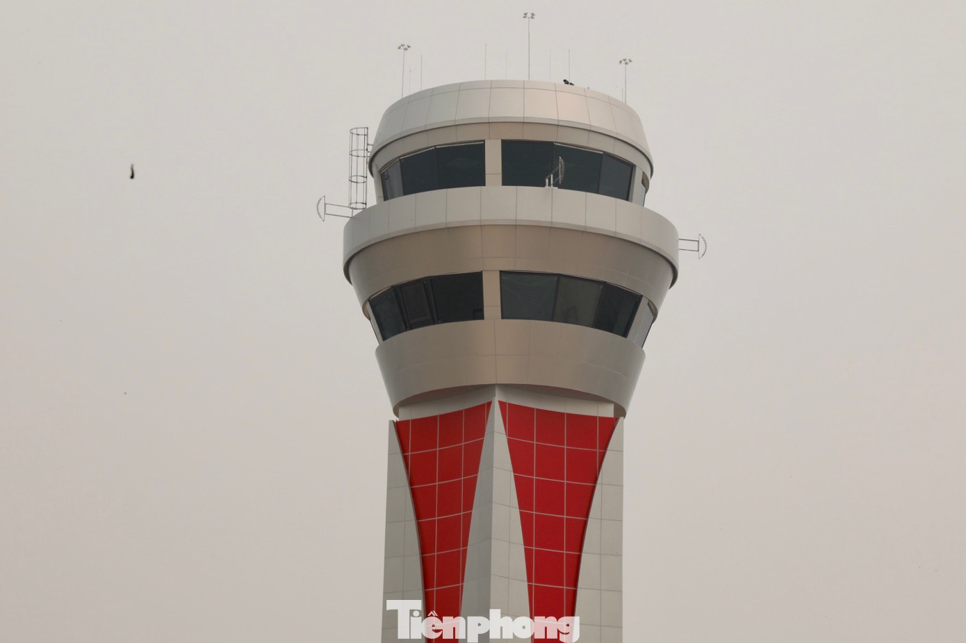 Công trình được khởi công vào ngày 27/4/2023. Theo kế hoạch, đài kiểm soát không lưu sân bay Điện Biên sẽ được khánh thành vào hôm nay (20/4).