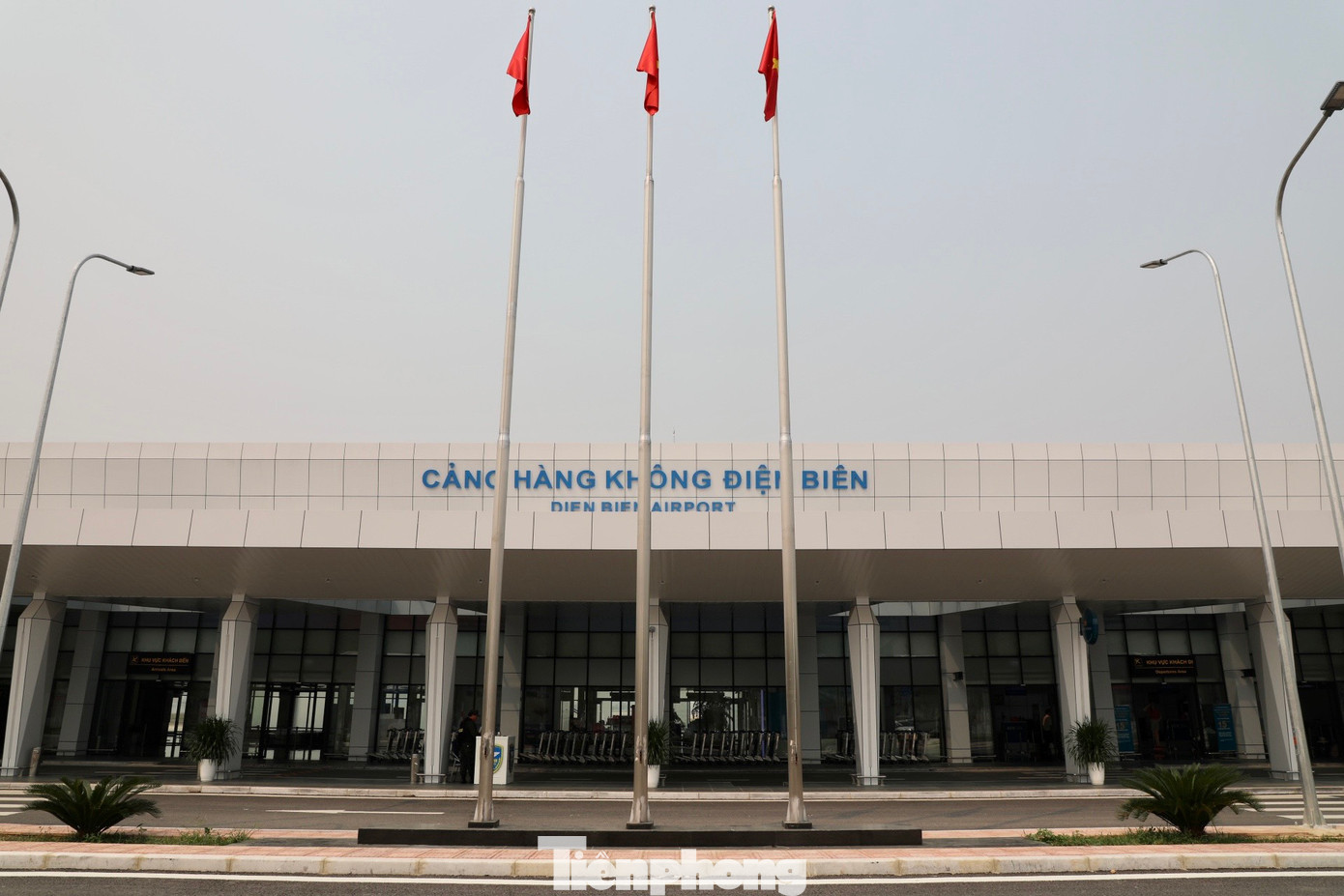 Năm 1973, chuẩn bị kỷ niệm 20 năm chiến thắng Điện Biên Phủ, cảng hàng không Điện Biên được khôi phục. Từ đó đến nay, sân bay này từng bước được nâng cấp, hoàn thiện và xây dựng mới thành một trong những sân bay hiện đại của miền Bắc.