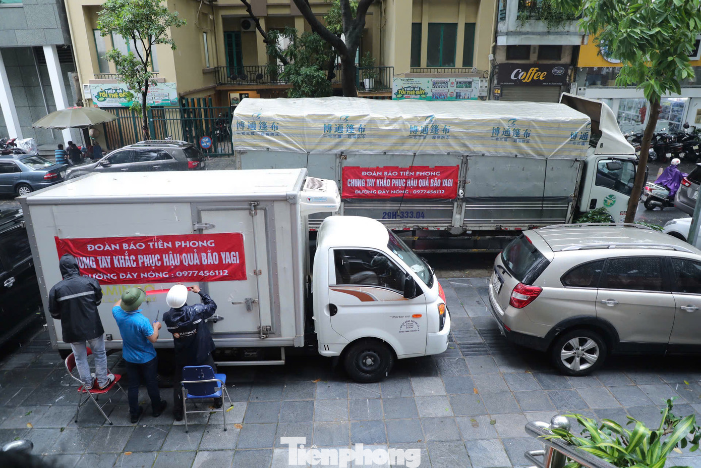 Ngay sau buổi lễ phát động sáng 11/9, trưa cùng ngày, đoàn công tác báo Tiền Phong đã xuất phát đi thành phố Thái Nguyên và thành phố Yên Bái. Số nhu yếu phẩm của các nhà hảo tâm hỗ trợ đồng bào được chất đầy 2 xe tải, sẽ được cân đối để phân bổ về các nơi bị thiệt hại nặng.