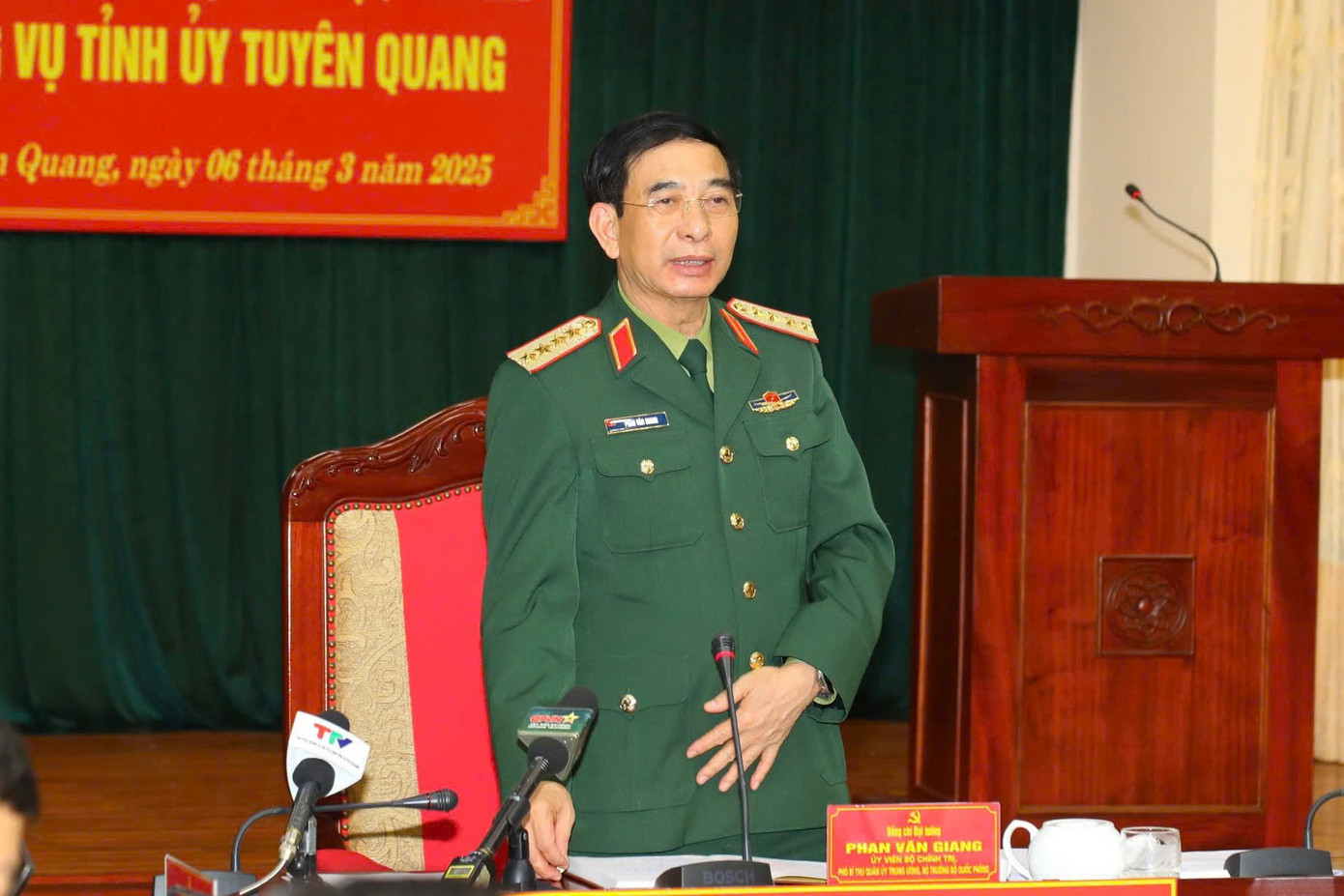 Đại tướng Phan Văn Giang phát biểu chỉ đạo tại buổi làm việc. Đại tướng Phan Văn Giang phát biểu chỉ đạo tại buổi làm việc.