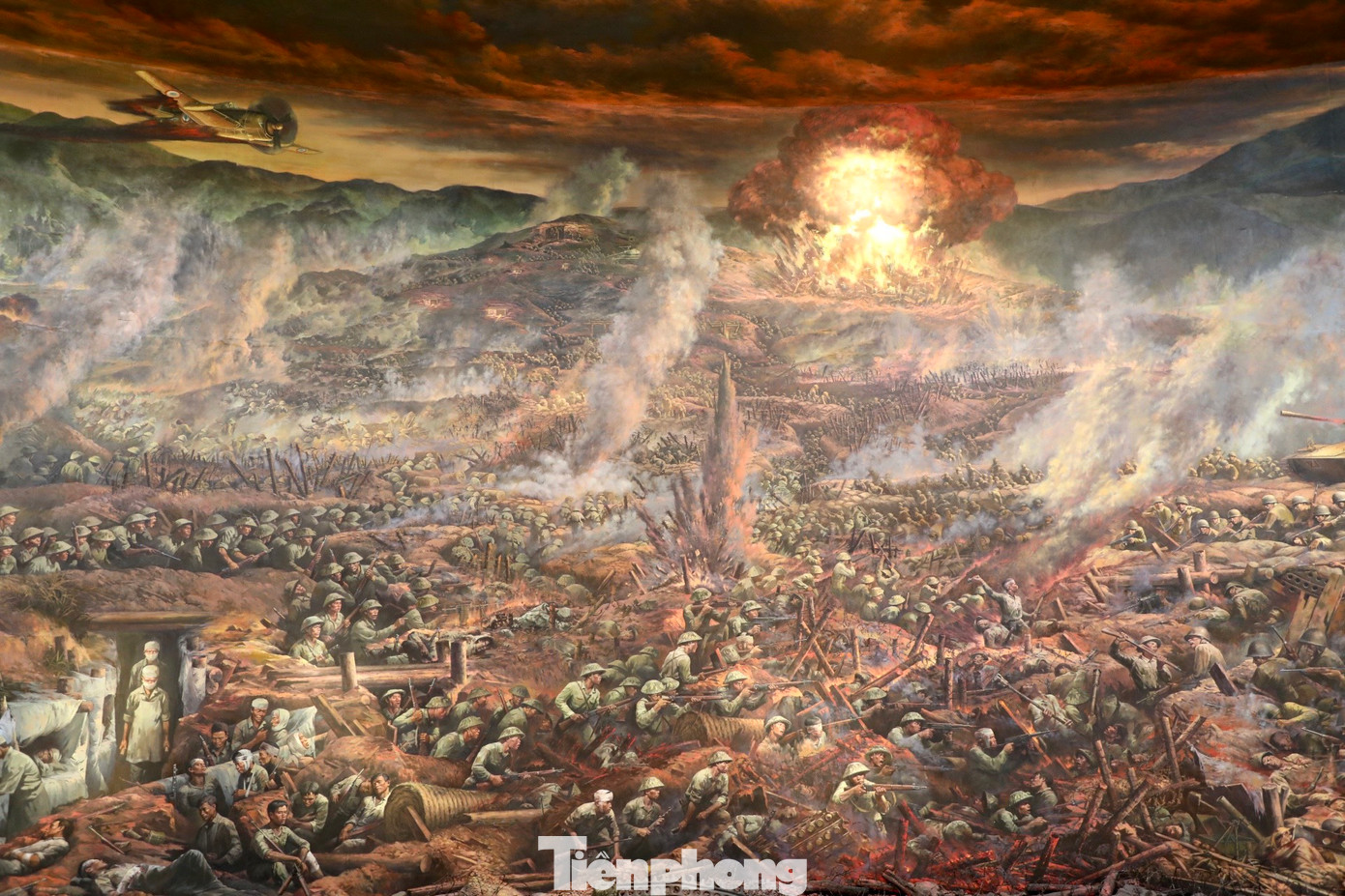 Trường đoạn thứ 3 là Cuộc đối đầu lịch sử với hình ảnh hầm hào, dây thép gai, đánh giáp lá cà và hình ảnh quả bộc phá phát nổ trên đồi cao A1, cho thấy sự khốc liệt của chiến trường năm xưa.