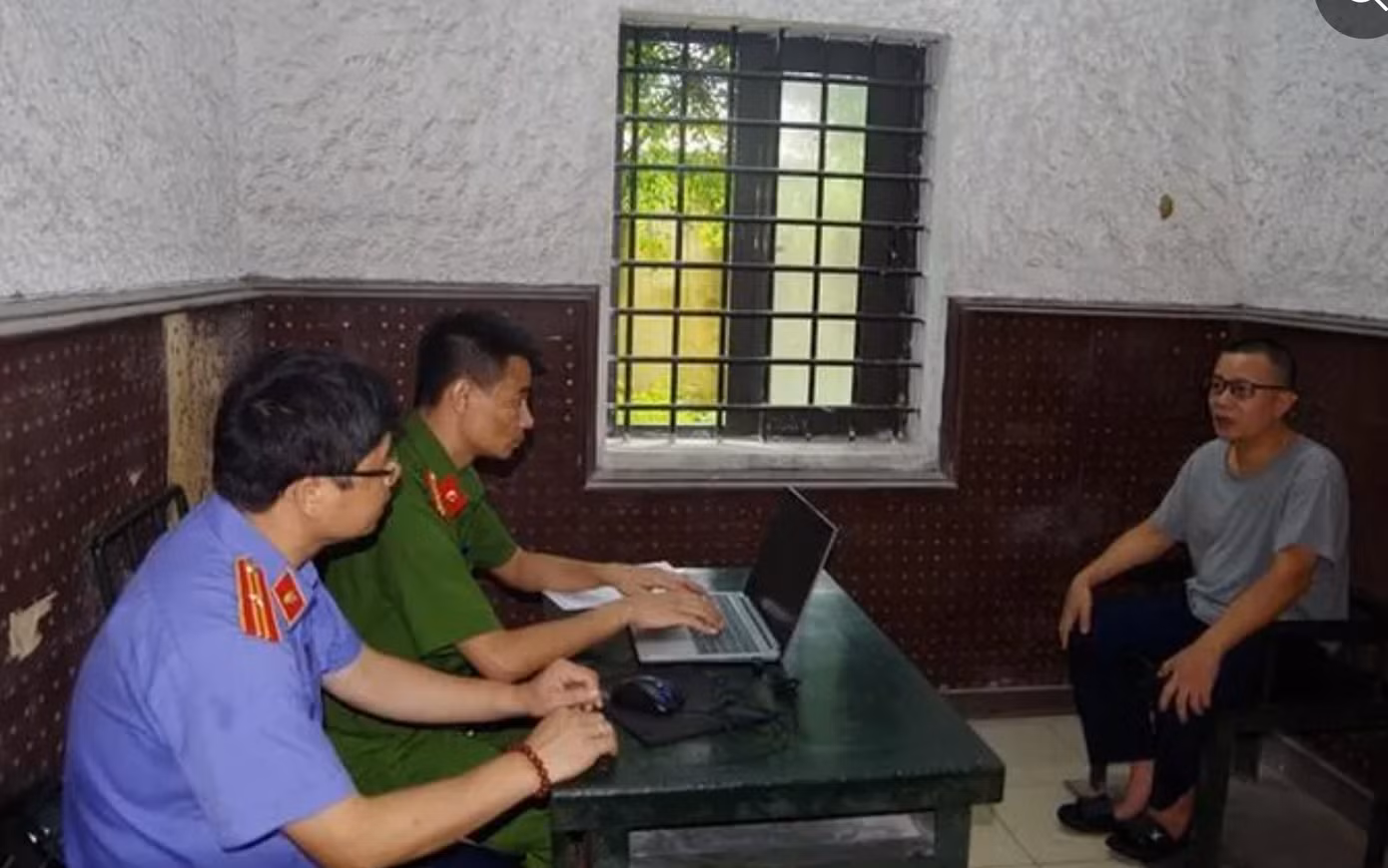 Cơ quan chức năng lấy lời khai đối tượng Mạnh.