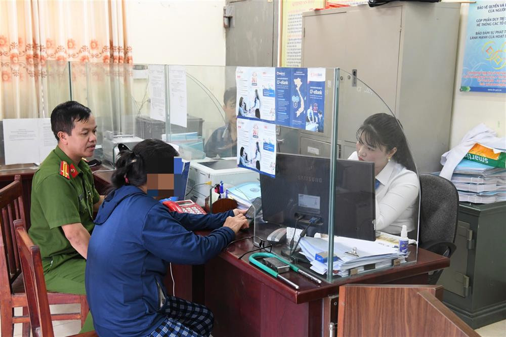 Cán bộ tín dụng và công an đã phát hiện kịp thời ngăn chặn.
