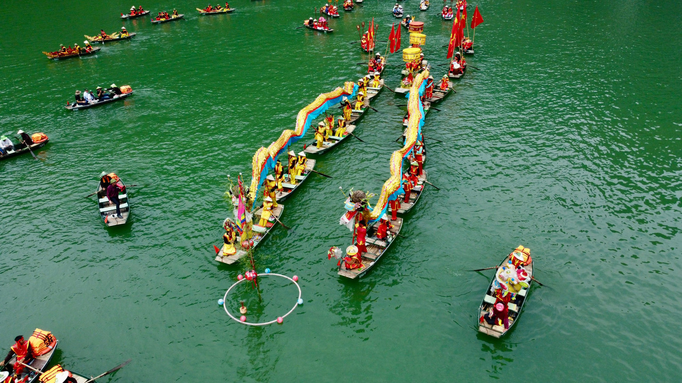 Một lễ hội tại Tràng An. Ảnh: M.Đ. Một lễ hội tại Tràng An. Ảnh: M.Đ.