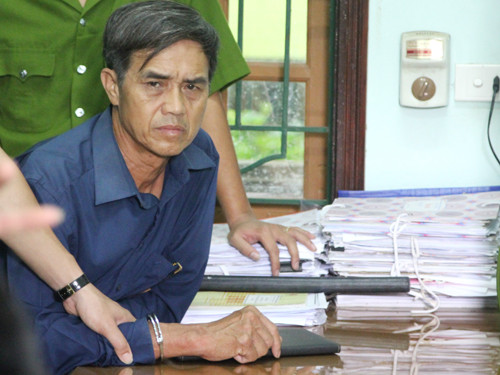 Công an cũng bắt giữ Trần Xuân Ngân, Công chức địa chính xã