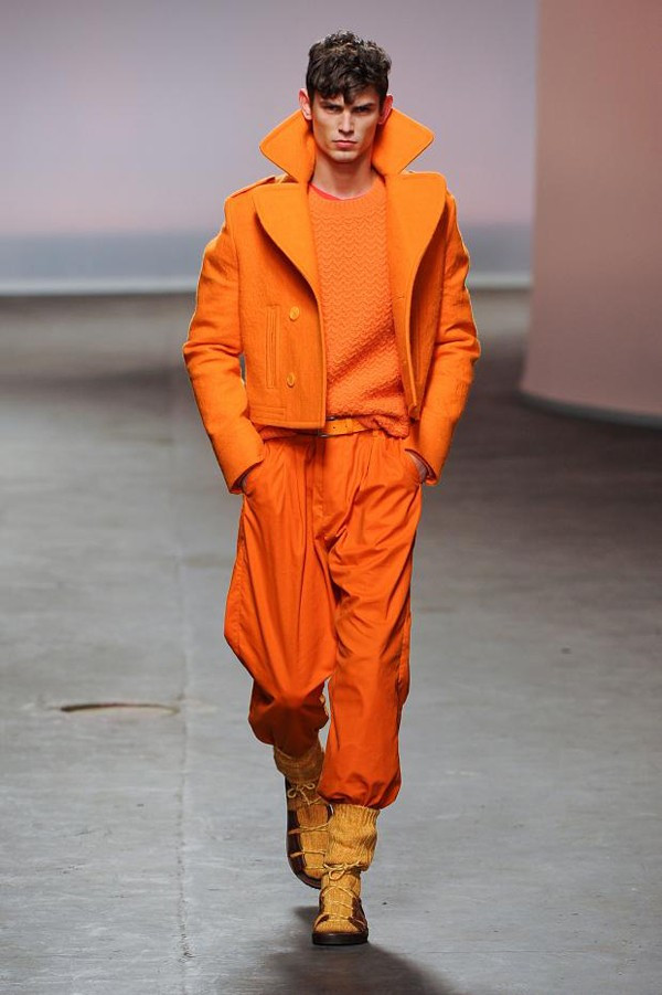 Lại một lần nữa, nam giới được mặc váy.