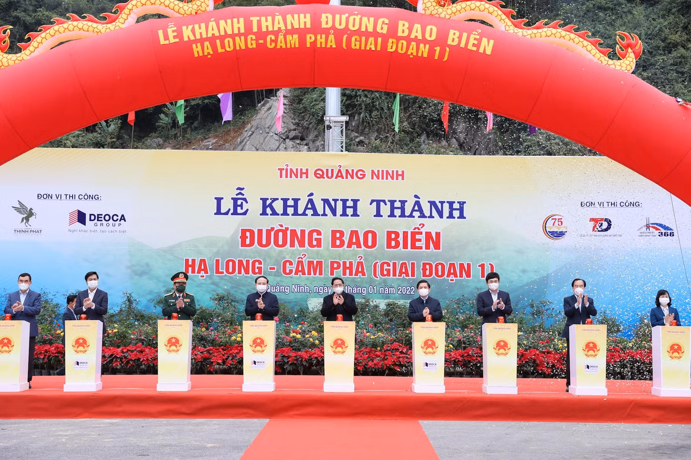 Thủ tướng Phạm Minh Chính cùng các đại biểu dự Lễ khánh thành đường bao biển Hạ Long - Cẩm Phả (giai đoạn 1). Ảnh VGP/Nhật Bắc