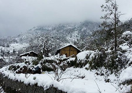 Những mái nhà phủ tuyết như vùng ôn đới ở Sapa. Ảnh: Hải Âu. Những mái nhà phủ tuyết như vùng ôn đới ở Sapa. Ảnh: Hải Âu