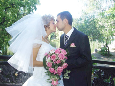 Đôi uyên ương trên cầu dẫn vào Nhà thờ Đấng Cứu thế. Đôi uyên ương trên cầu dẫn vào Nhà thờ Đấng Cứu thế