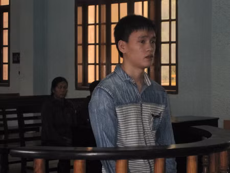 Chánh trước vành móng ngựa