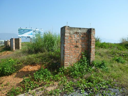 Nhiều dự án du lịch "trùm mền" triền miên đã trở thành những... phế tích trên bãi biển Đà Nẵng đẹp nhất hành tinh!. Nhiều dự án du lịch