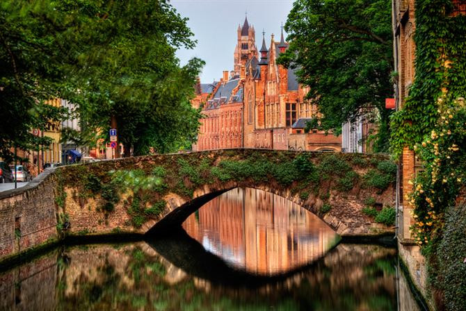 Bruges là thành phố lớn nhất, thủ phủ của tỉnh Tây Flanders, Vương quốc Bỉ