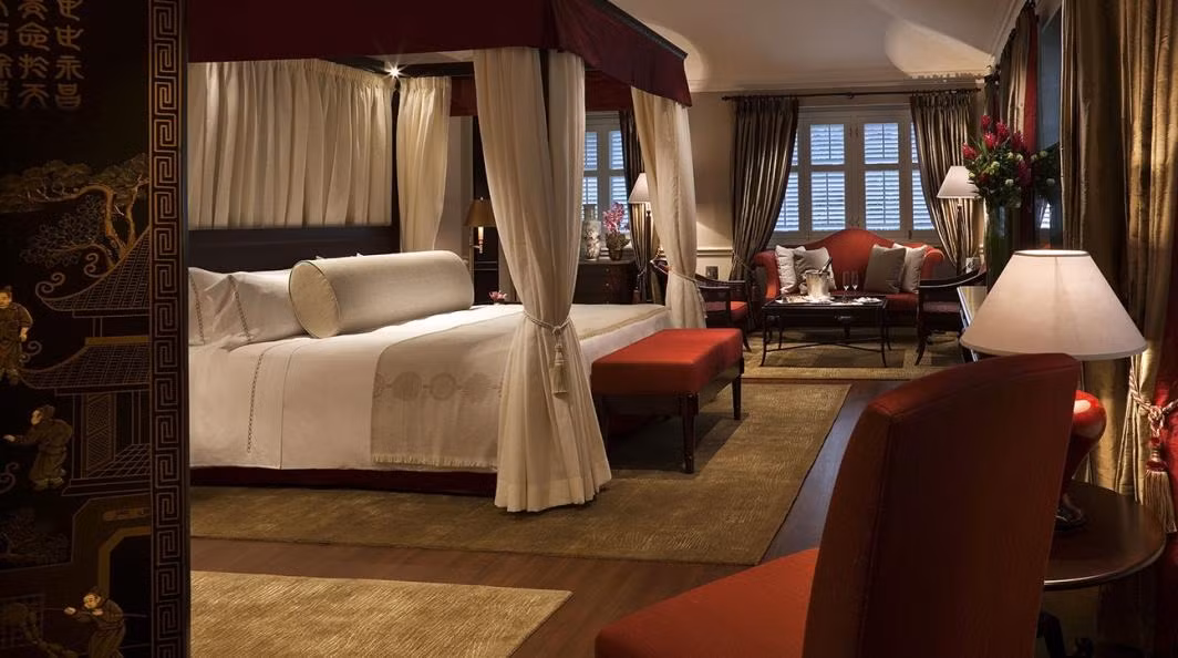 Phòng ngủ rộng rãi đủ chỗ cho cả Taylor và bạn trai. Ảnh: Capella Singapore.