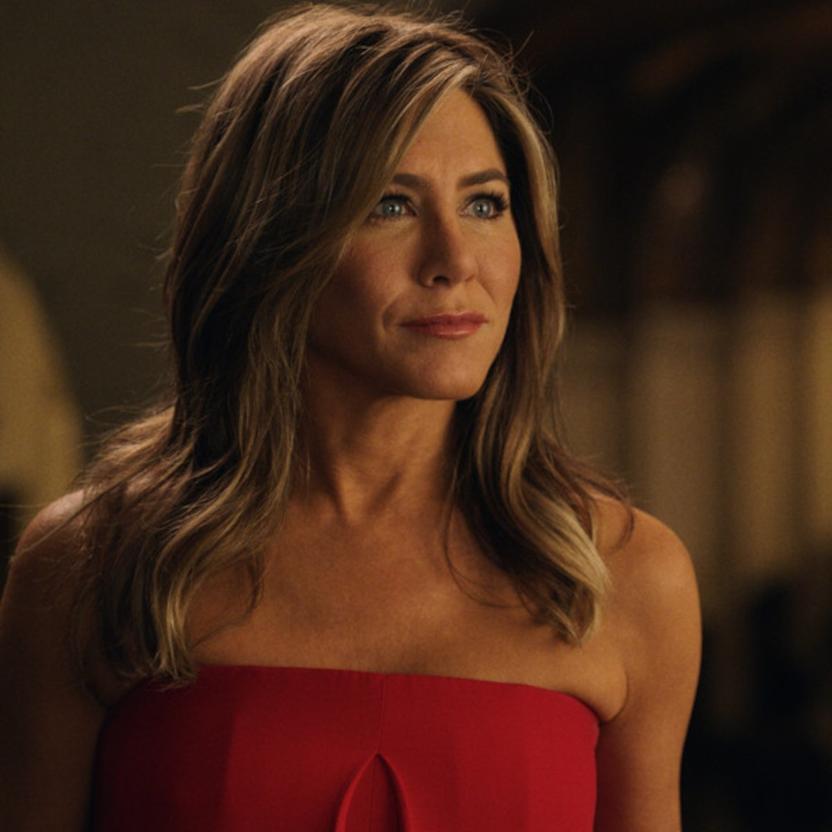 Jennifer Aniston kiếm được 42 triệu USD trong năm 2023. Forbes cho biết vợ cũ Brad Pitt kiếm được 2 triệu USD cho mỗi tập The Morning Show trên Apple TV+. Cô cũng xuất hiện cùng với Adam Sandler trong Murder Mystery 2. Ảnh: Apple TV.