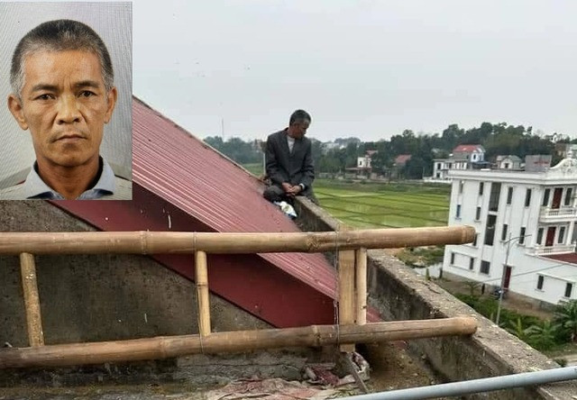 Tích cố thủ trên nóc nhà nghỉ 3 tầng sau khi đâm trọng thương vợ và mẹ vợ. Ảnh: FB. Tích cố thủ trên nóc nhà nghỉ 3 tầng sau khi đâm trọng thương vợ và mẹ vợ. Ảnh: FB.