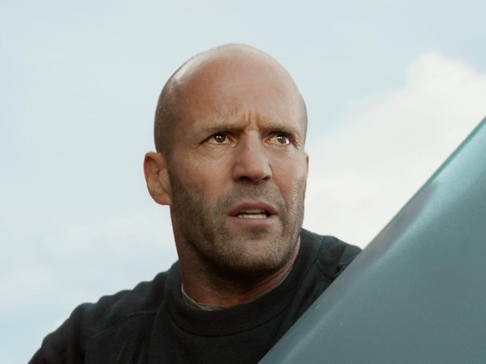Jason Statham luôn là gương mặt có vị thế vững chắc của màn ảnh rộng thế giới trong hơn 20 năm qua. Khả năng kiếm tiền của anh được nâng cao hơn bao giờ hết trong năm 2023. Anh đóng chính trong ba bộ phim kinh phí cao là Fast X, Meg 2: The Trench và Expend4bles. Dù không phải tác phẩm nào cũng được đánh giá cao, Jason vẫn bỏ túi 41 triệu USD. Ảnh: Warner Bros.