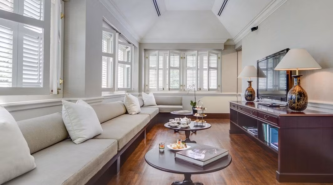 Taylor Swift được xe của Capella chở từ sân bay đến thẳng Colonial Manor vào ngày 27/2. Khu nghỉ dưỡng tồn tại hơn 140 năm đáp ứng được nhu cầu về tiện nghi và yên tĩnh cho Taylor Swift. Ảnh: Capella Singapore.