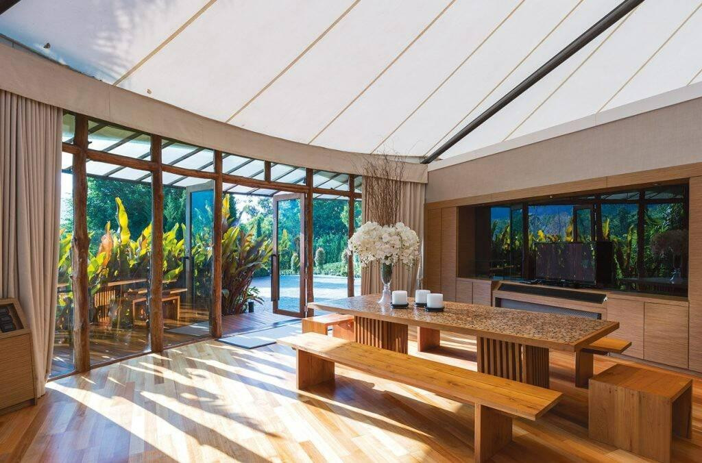 Nội thất có sự thay đổi linh hoạt giữa từng khu vực để phù hợp với sở thích và thói quen sinh hoạt của từng thành viên trong nhà.