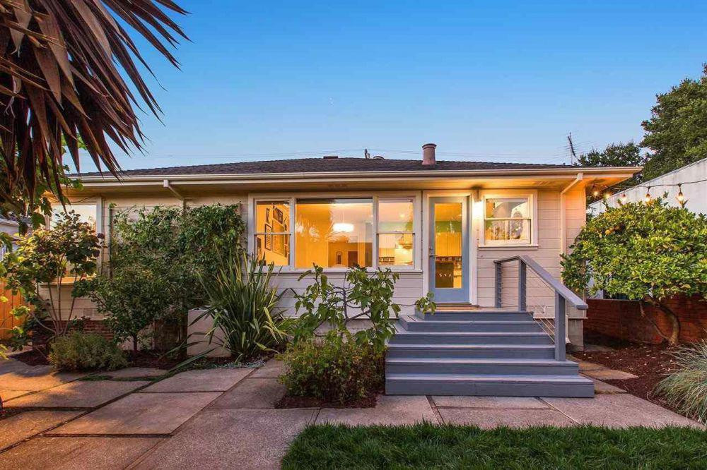 Theo đó vị trí của phòng khách, 2 phòng ngủ, phòng tắm, bếp, phòng ăn và sân sau được giữ nguyên.