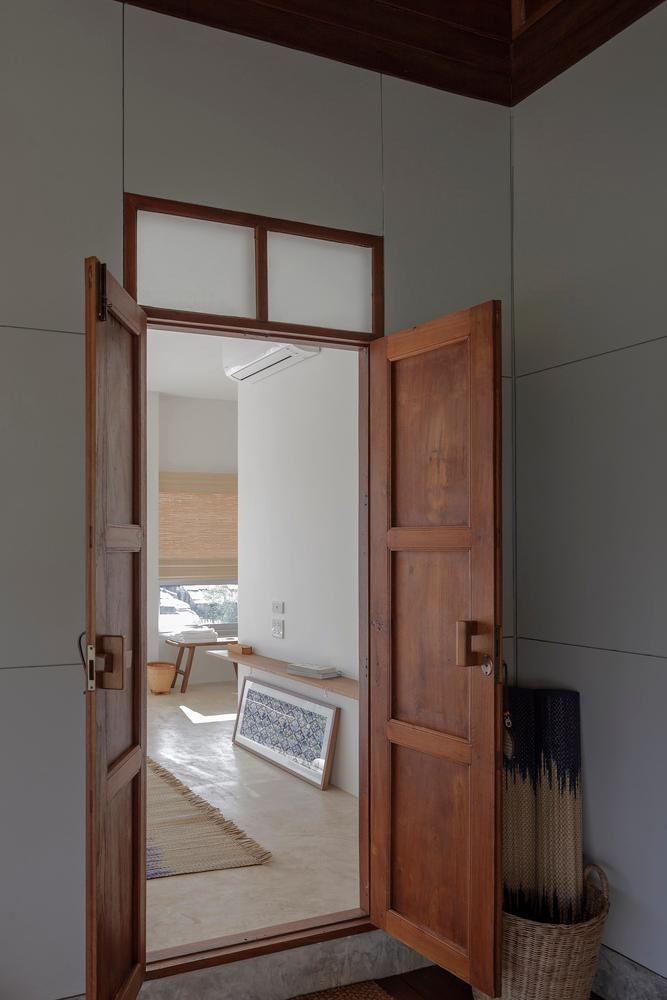 Khu vực nghỉ ngơi nằm ở tầng trên của ngôi nhà. Các phòng bày trí tối giản để tạo sự thoải mái cho con người khi ngủ.