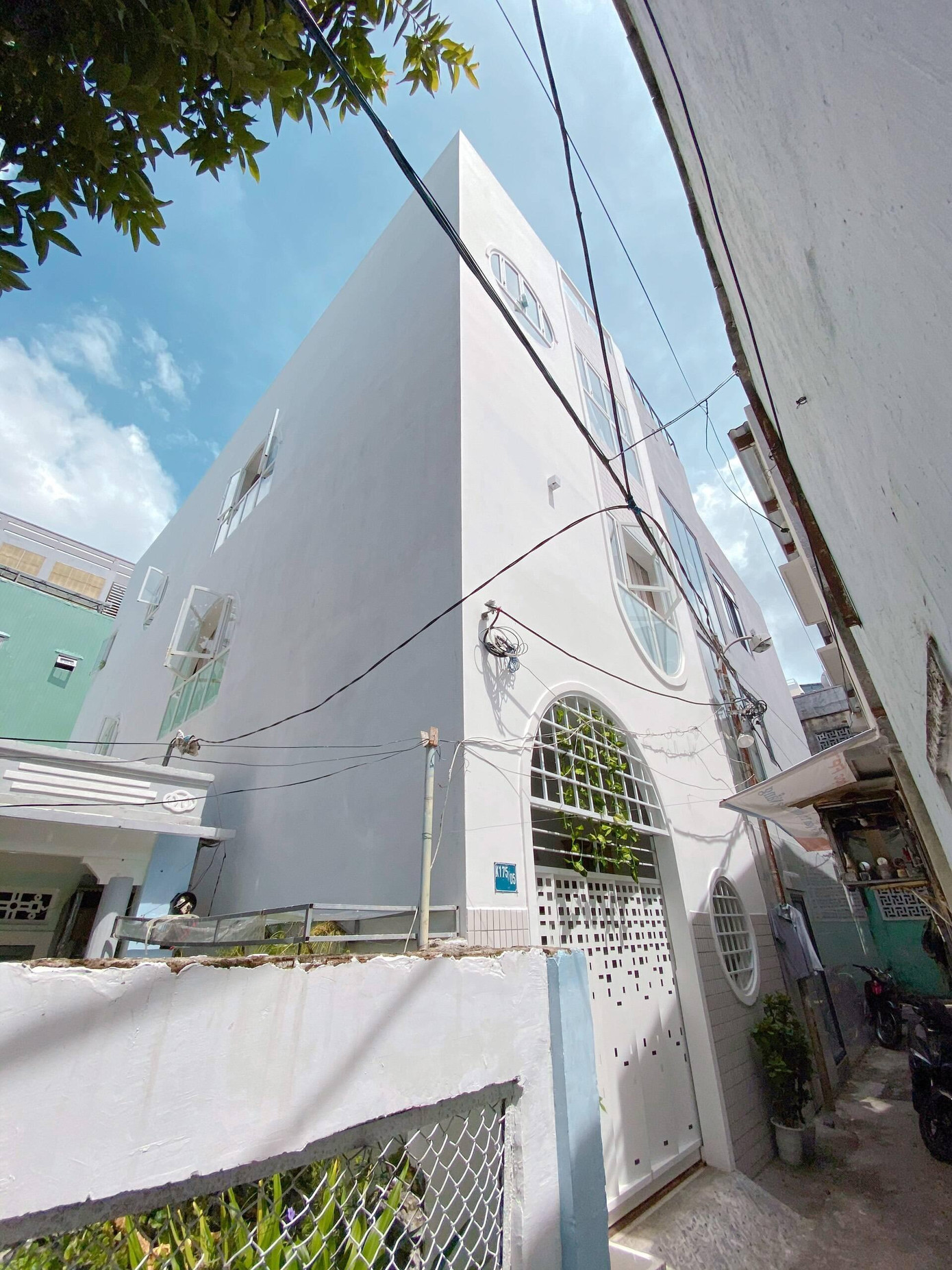 Đồng thời KTS cũng mong muốn công trình ngoài việc đáp ứng đủ mọi công năng sử dụng như một ngôi nhà thông thường còn có thể kết hợp kinh doanh cho thuê dạng căn hộ mini studio.