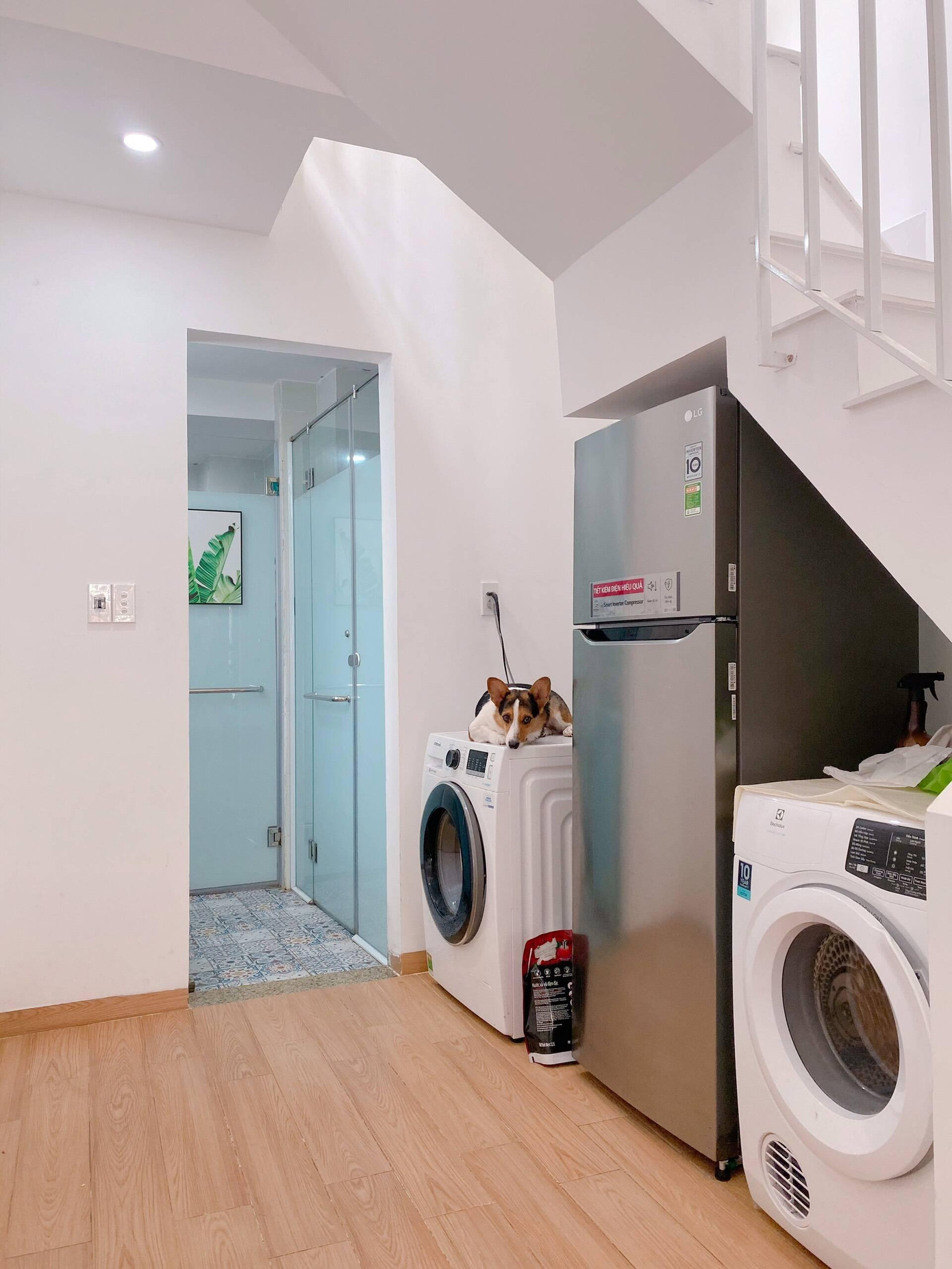 Khu để máy giặt, tủ lạnh.