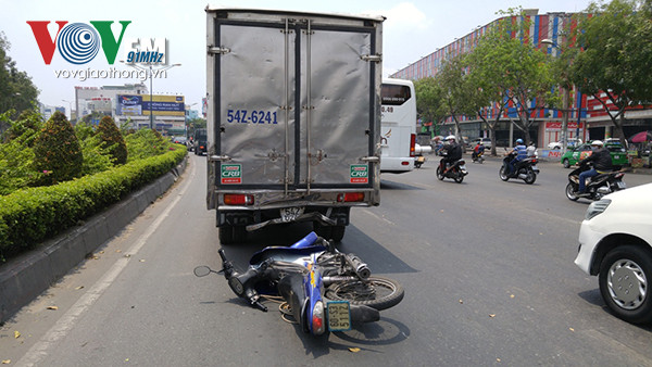 BẢN TIN ATGT: 'Hung thần' container ủi bay 'xế hộp' Camry trên xa lộ ảnh 3