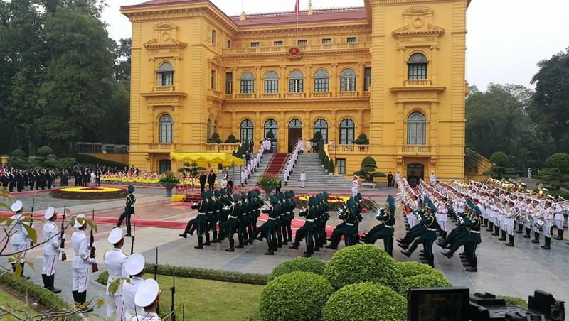 Nhà vua và Hoàng hậu Nhật Bản đã tới Hà Nội ảnh 1