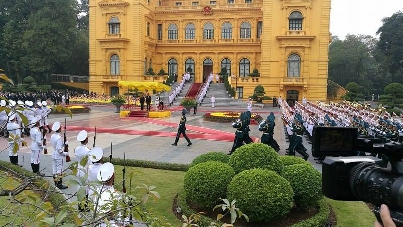 Nhà vua và Hoàng hậu Nhật Bản đã tới Hà Nội ảnh 3