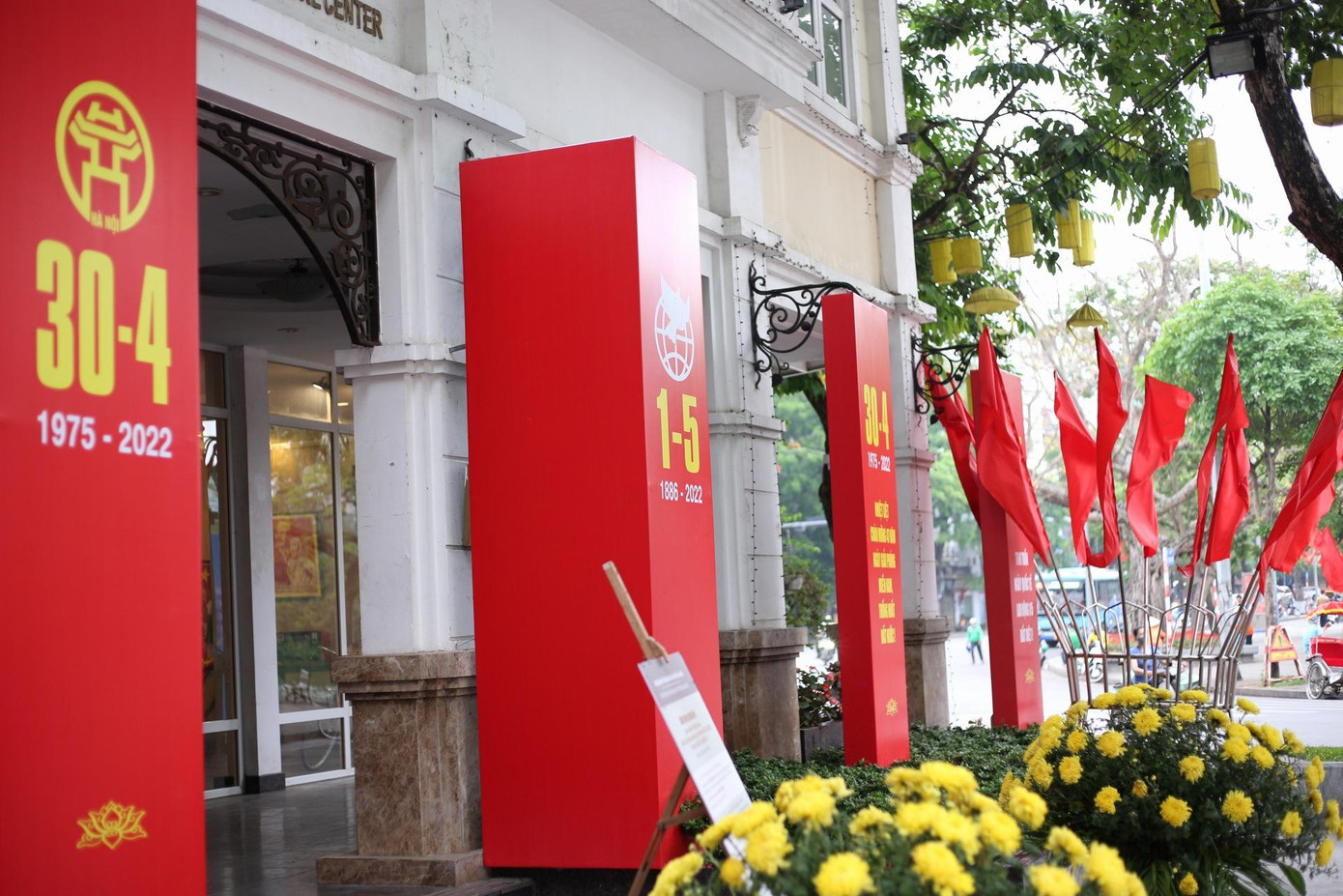 Không khí chào đón kì nghỉ lễ 30/4 - 1/5 tại Trung tâm Thông tin Văn hóa Hồ Gươm – Số 2 phố Lê Thái Tổ