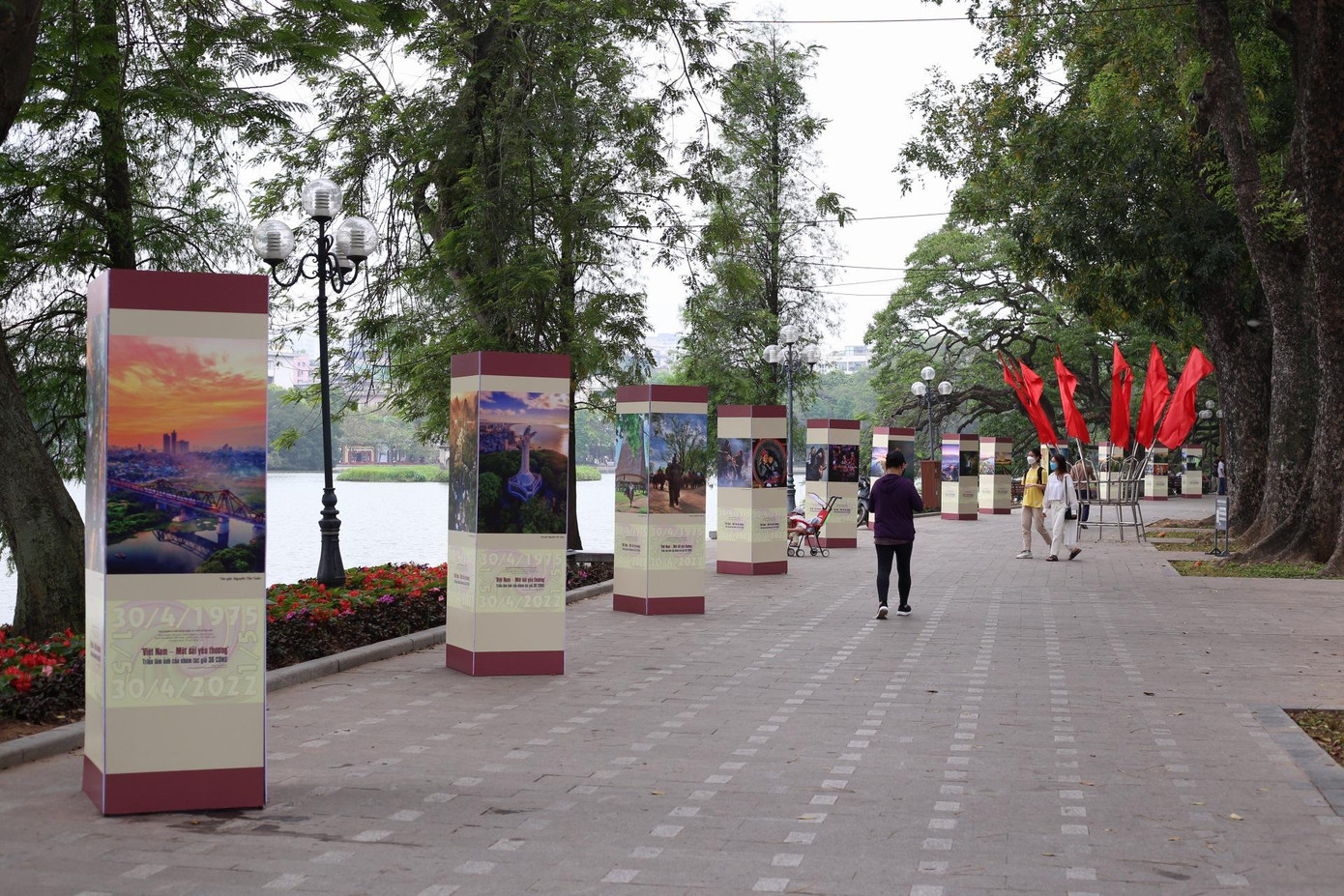 Phố cổ Hà Nội, không gian đi bộ Hồ Gươm dịp 30/4 - 1/5 có gì mới? ảnh 1