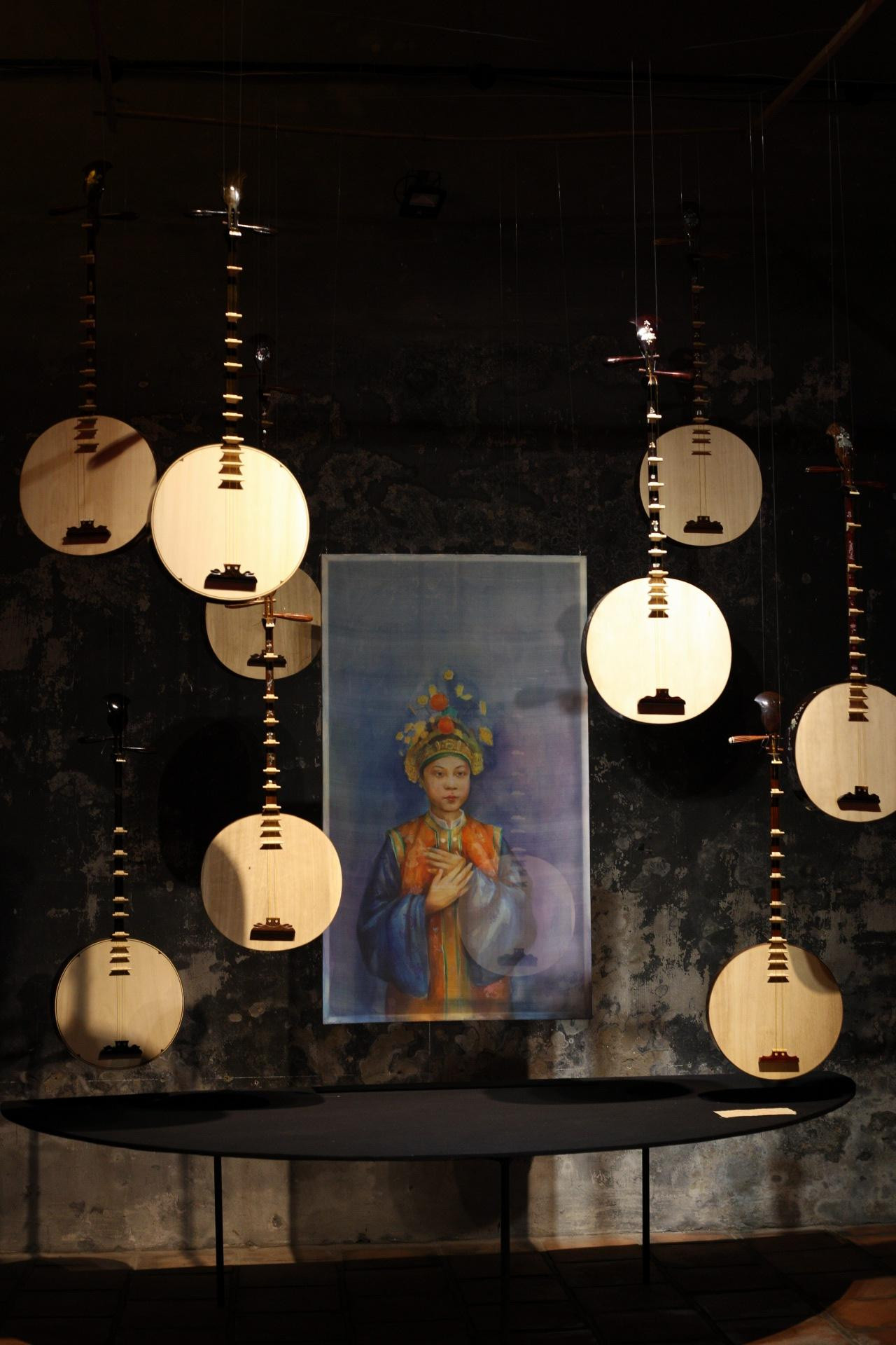 Đàn Nguyệt tại triển lãm