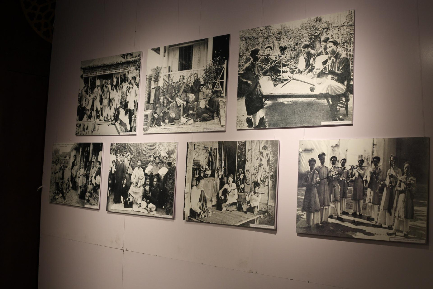 Tranh ảnh tư liệu chủ đề “Nhạc công và Âm nhạc cổ truyền Việt Nam”