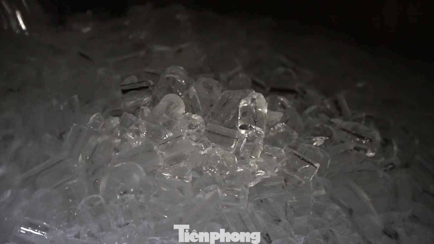 Nắng nóng đỉnh điểm, đá lạnh là lựa chọn tối ưu để giải khát vào mùa hè.