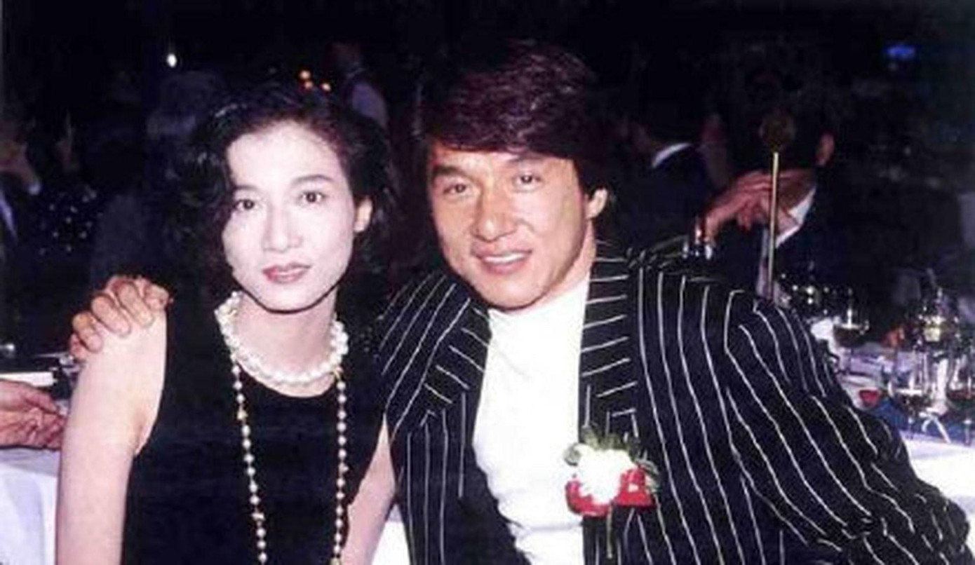 Thành Long ngoại tình với Ngô Ỷ Lợi.