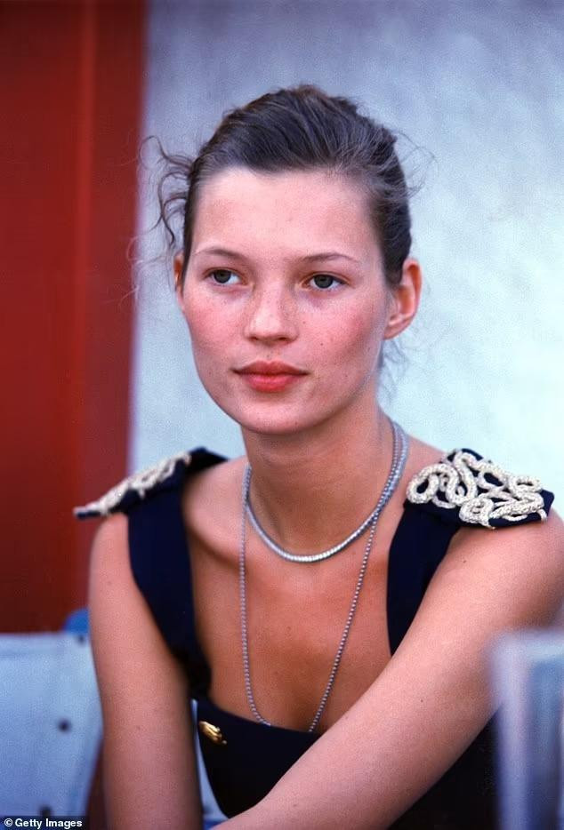 Kate Moss khẳng định không cố tình tạo ra xu hướng "Heroin chic". Kate Moss khẳng định không cố tình tạo ra xu hướng "Heroin chic".