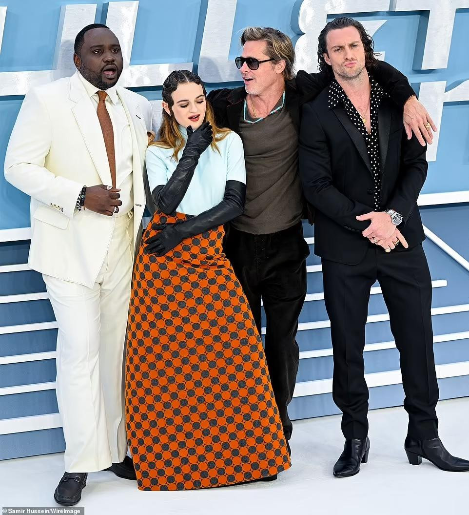 Sau buổi công chiếu ở Đức, đoàn phim “Bullet Train” đã có mặt ở London (Anh) để giới thiệu tác phẩm mới đến truyền thông và khán giả nơi đây. Sự kiện diễn ra tại rạp chiếu phim Cineworld (Quảng trường Leicester).