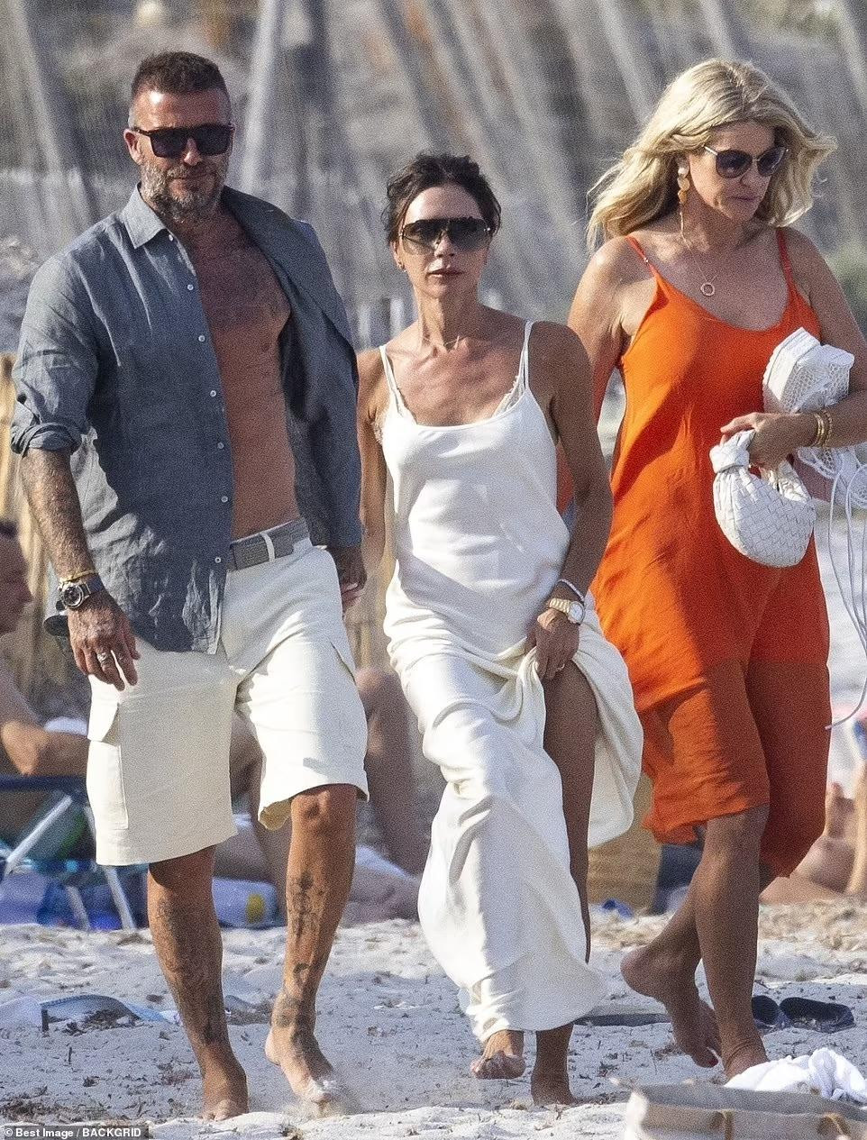 Cặp vợ chồng đình đám đều sở hữu làn da rám nắng khỏe mạnh. Victoria bị đánh giá gầy gò, với phần cổ và thềm ngực xương xẩu. Khi đứng cạnh ông xã, cô trông nhỏ bé hơn hẳn. Được biết, David cao hơn 1m80, trong khi Victoria chỉ cao 1m63.