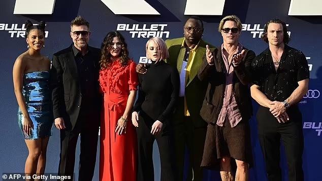 &quot;Bullet Train&quot; là bộ phim hành động của đạo diễn Mỹ David Leitch. Phim kể về sát thủ muốn từ bỏ cuộc đời, có mật danh là Bọ Rùa (Brad Pitt), bị cuốn vào cuộc cạnh tranh khốc liệt với những sát thủ đến từ nhiều quốc gia khác nhau để có được chiếc cặp bí ẩn trên chuyến tàu cao tốc từ Tokyo đến Kyoto (Nhật Bản).