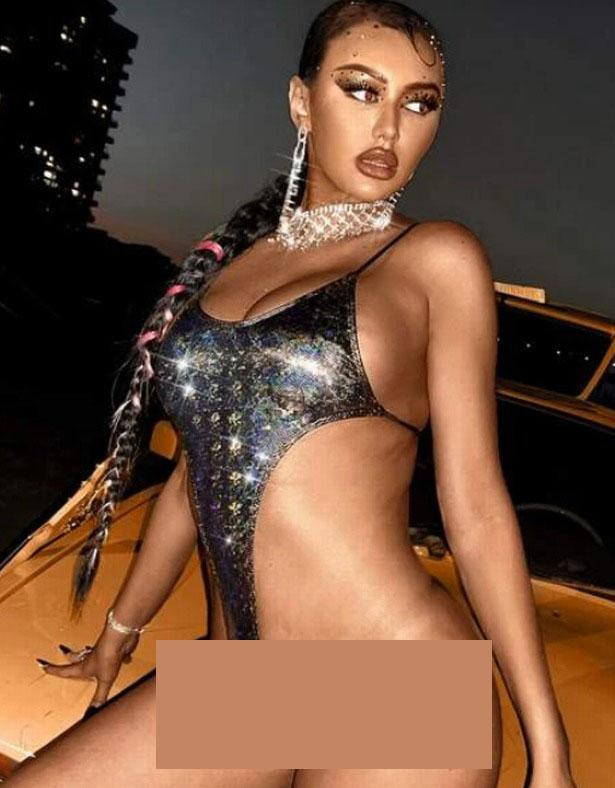 Dù gây tranh cãi, màu đen của sản phẩm đã "cháy hàng".