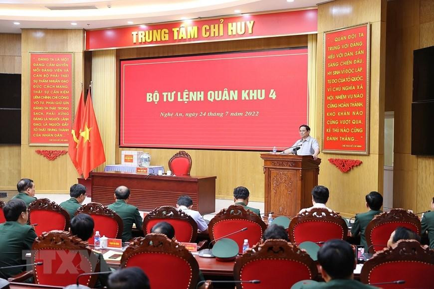 Thủ tướng Phạm Minh Chính phát biểu động viên cán bộ, chiến sỹ Bộ Tư lệnh Quân khu 4. (Ảnh: Dương Giang/TTXVN) Thủ tướng Phạm Minh Chính phát biểu động viên cán bộ, chiến sỹ Bộ Tư lệnh Quân khu 4. (Ảnh: Dương Giang/TTXVN)