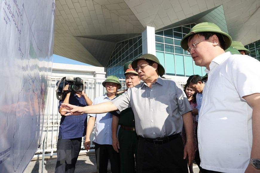 Thủ tướng Phạm Minh Chính khảo sát thực địa sân bay Vinh. (Ảnh: Dương Giang/TTXVN) Thủ tướng Phạm Minh Chính khảo sát thực địa sân bay Vinh. (Ảnh: Dương Giang/TTXVN)