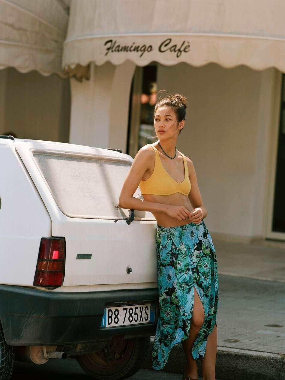 Giới thời trang "săn đón" Jade bởi nguồn năng lượng tươi trẻ, vẻ đẹp pha trộn giữa cổ điển, cuốn hút và nét hiện đại, cá tính.