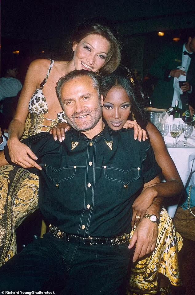 Gianni Versace là cái tên huyền thoại của làng thời trang thế giới. Gianni Versace là cái tên huyền thoại của làng thời trang thế giới.