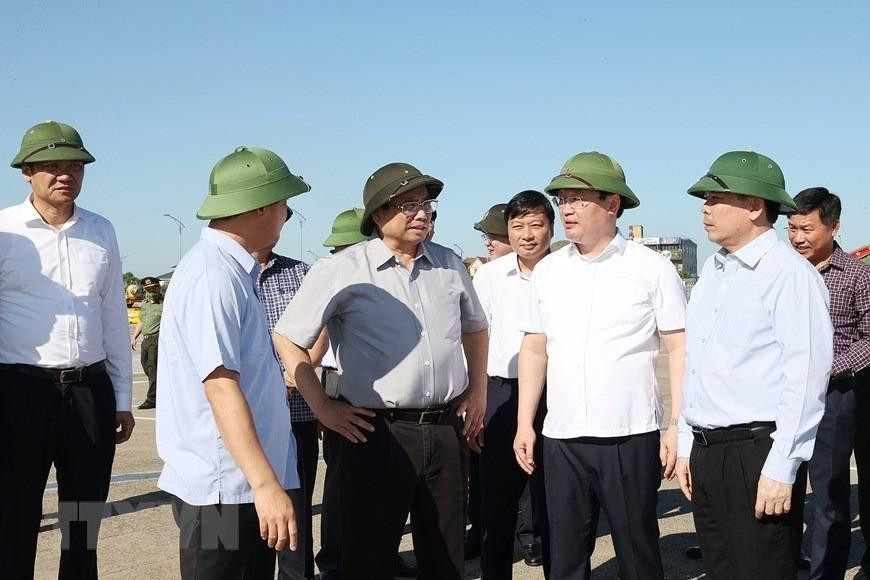 Thủ tướng Phạm Minh Chính khảo sát thực địa sân bay Vinh. (Ảnh: Dương Giang/TTXVN) Thủ tướng Phạm Minh Chính khảo sát thực địa sân bay Vinh. (Ảnh: Dương Giang/TTXVN)
