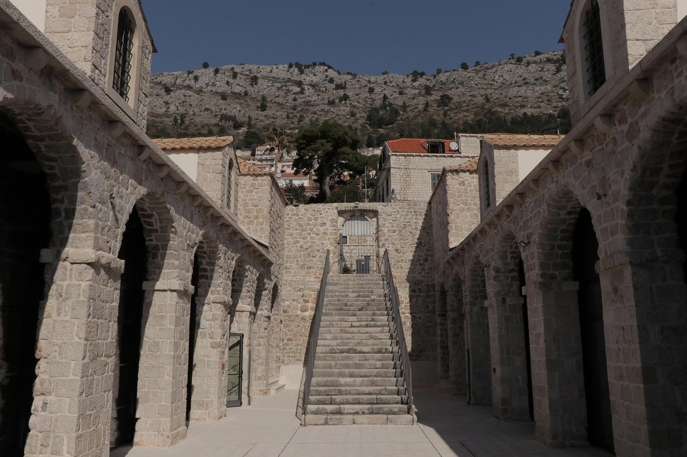 Nơi diễn ra phân cảnh "nhục nhã" nhất bộ phim truyền hình ăn khách, còn được gọi là Walk of Shame (Đại lộ tủi hổ).